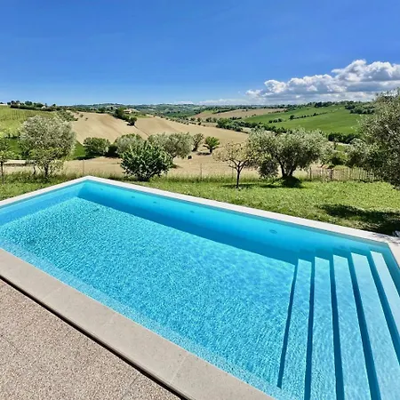 Pensión In House - Il Girasole On The Hills Of Senigallia, A Stones Throw From The Sea Roncitelli